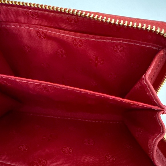 Tory Burch zip wallet Like New - Picture 3 of 3